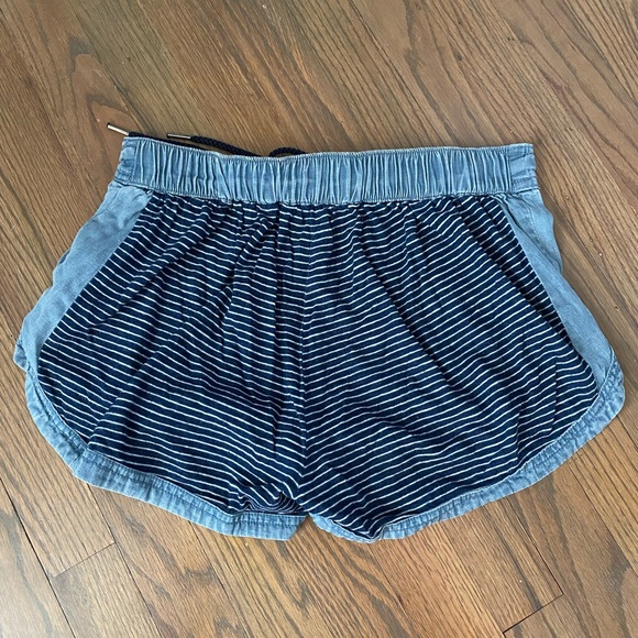 Women’s BDG stripes shorts - Picture 2 of 3